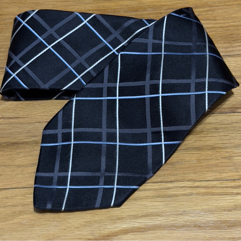 Elegant Tommy Hilfiger Black & Blue Plaid Silk Tie Made in the USA